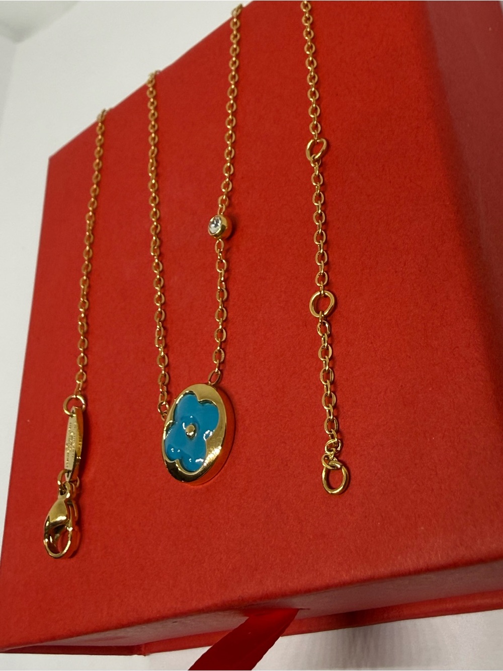 Gold Tone Blue Floral Pendant Necklace